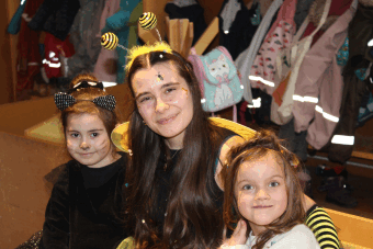 3 verkleidete personen