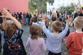 Bild auf dem viele Kinder zu sehen sind